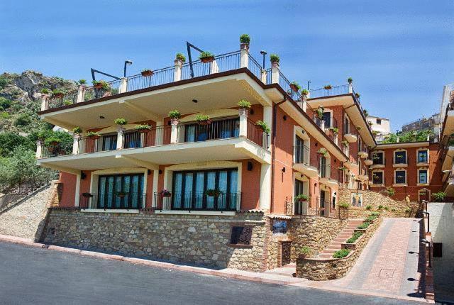 Agostiniana Hotel Santa Teresa Di Riva Exterior photo