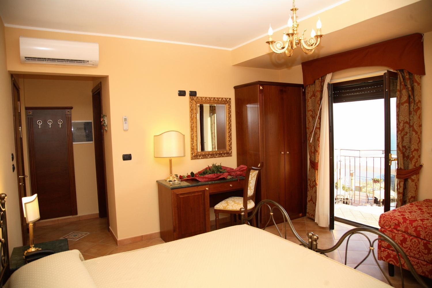 Agostiniana Hotel Santa Teresa Di Riva Exterior photo
